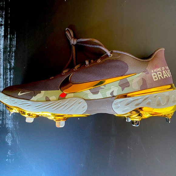 Nike Shoes football cleats. Nike huarache elite 3 size 13.5. Color gold grey!.
